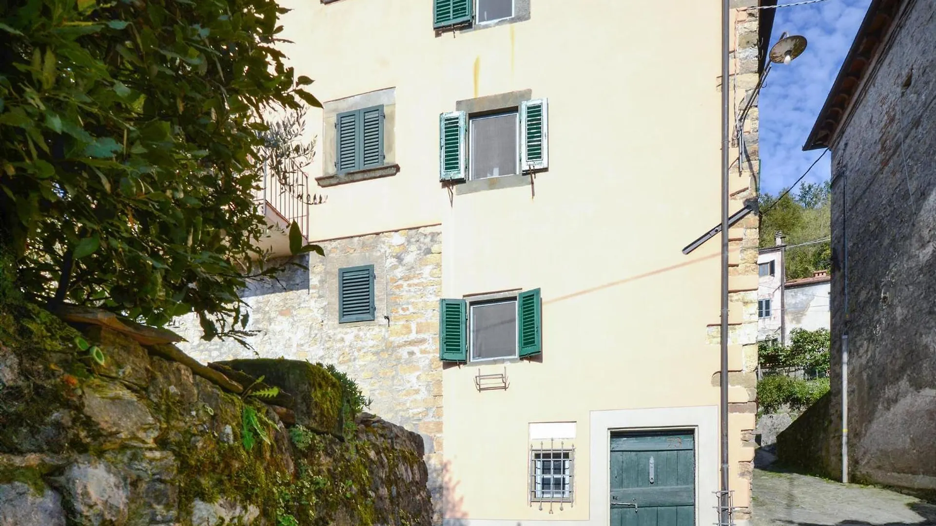 3 Bedroom Gorgeous Home In San Cassiano Di Contro Cocciglia
